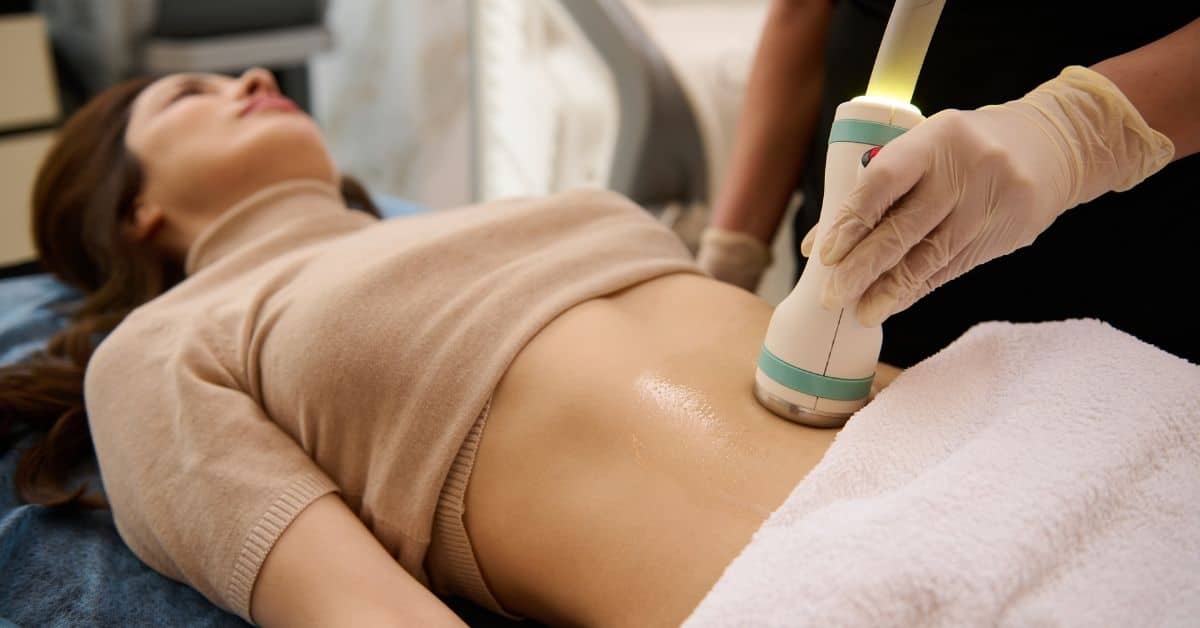 body-sculpting-treatment-at-sculpted-contours-medspa-using-device